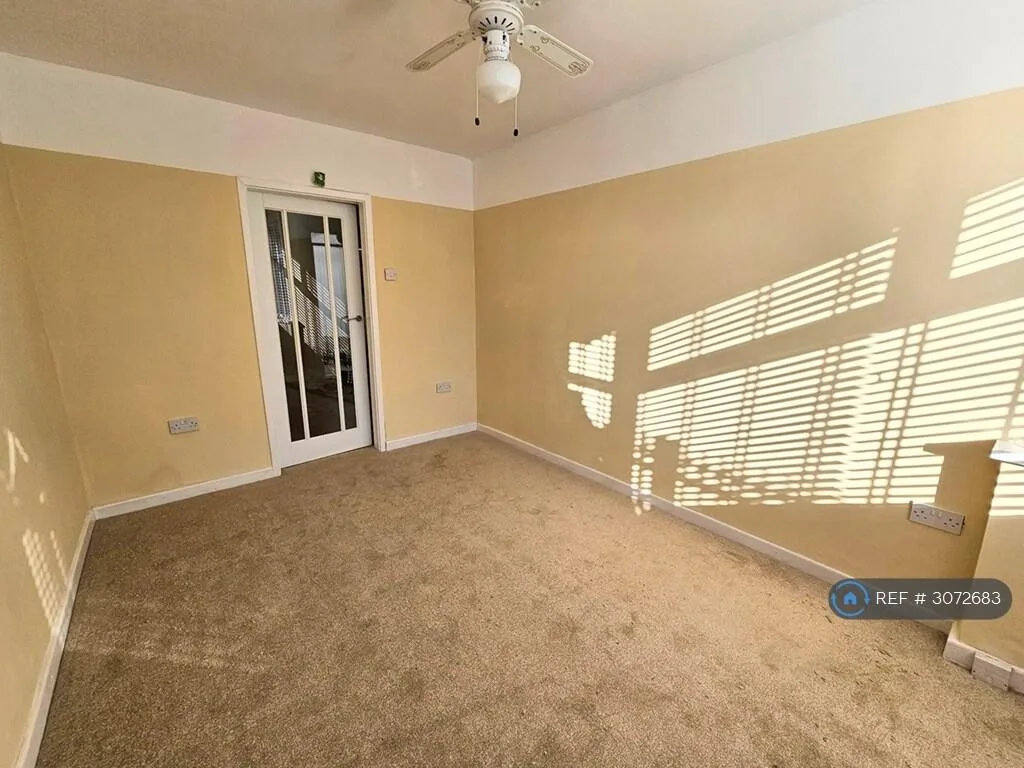 2 bedroom semi-detached house for rent