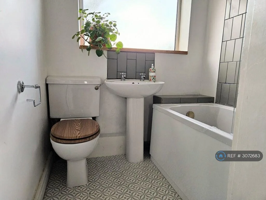 2 bedroom semi-detached house for rent