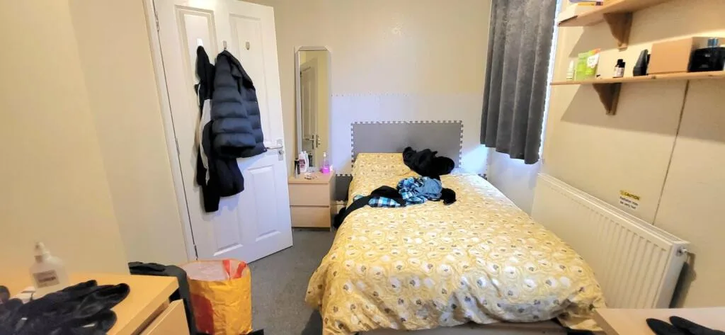 5 bedroom semi-detached house for rent