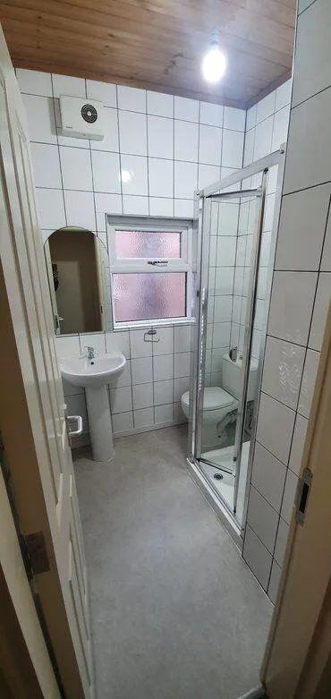 5 bedroom semi-detached house for rent