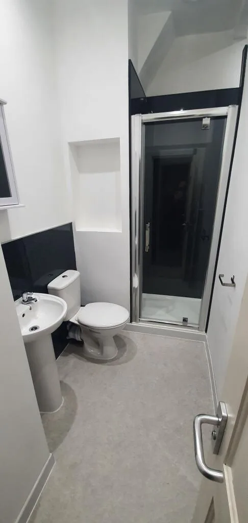 5 bedroom semi-detached house for rent