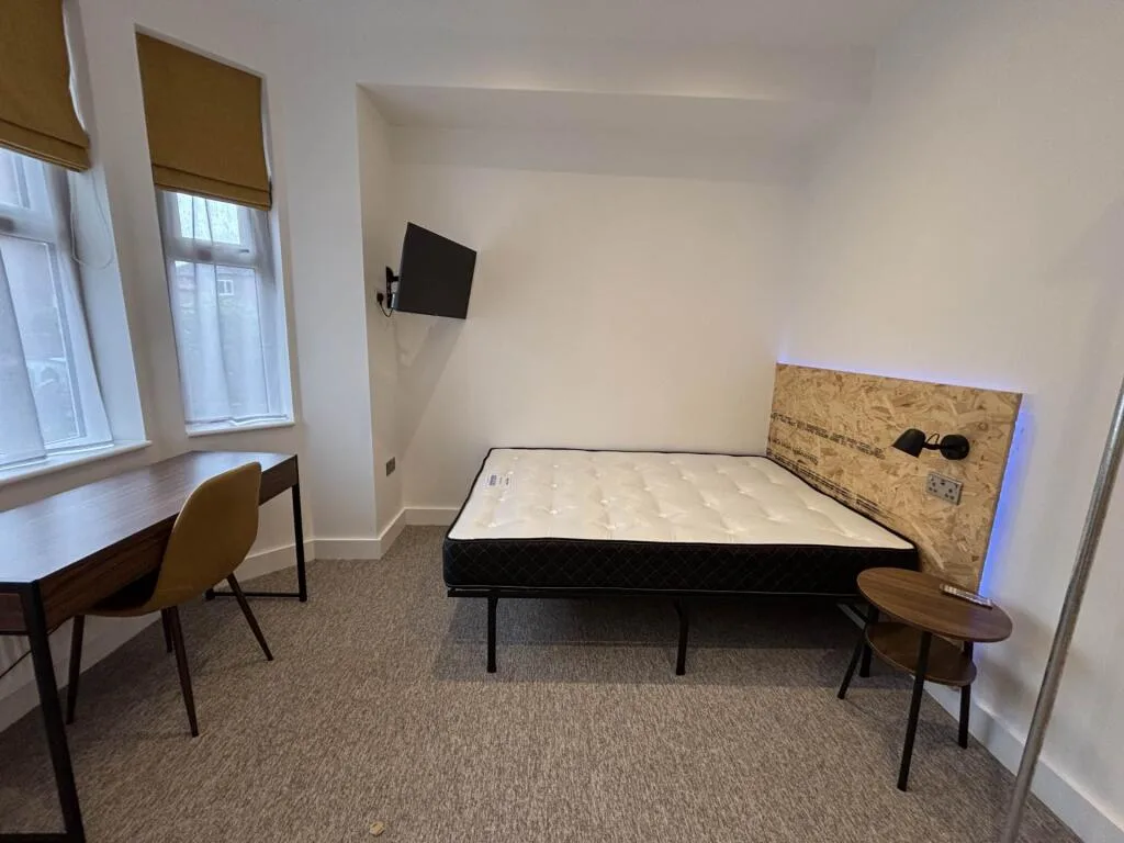 6 bedroom terraced house for rent