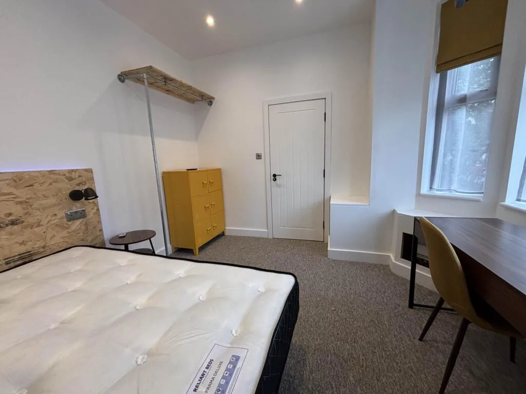 6 bedroom terraced house for rent