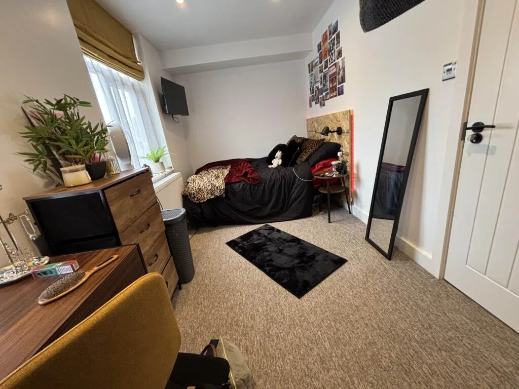 6 bedroom terraced house for rent