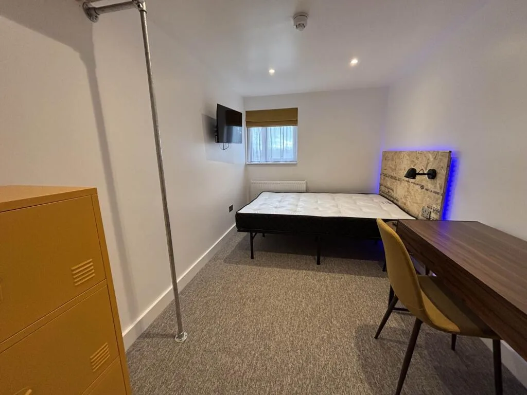 6 bedroom terraced house for rent