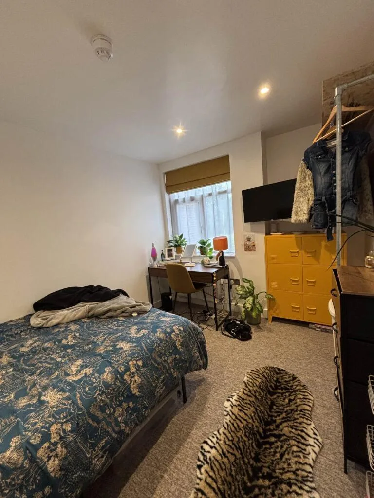 6 bedroom terraced house for rent