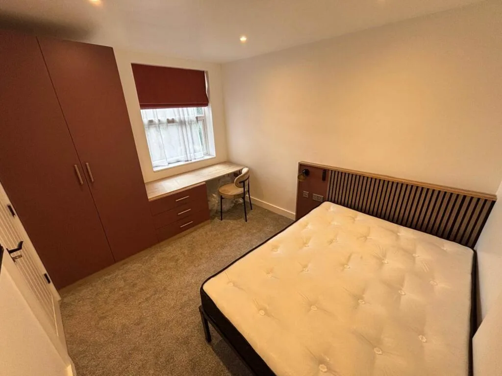 6 bedroom terraced house for rent