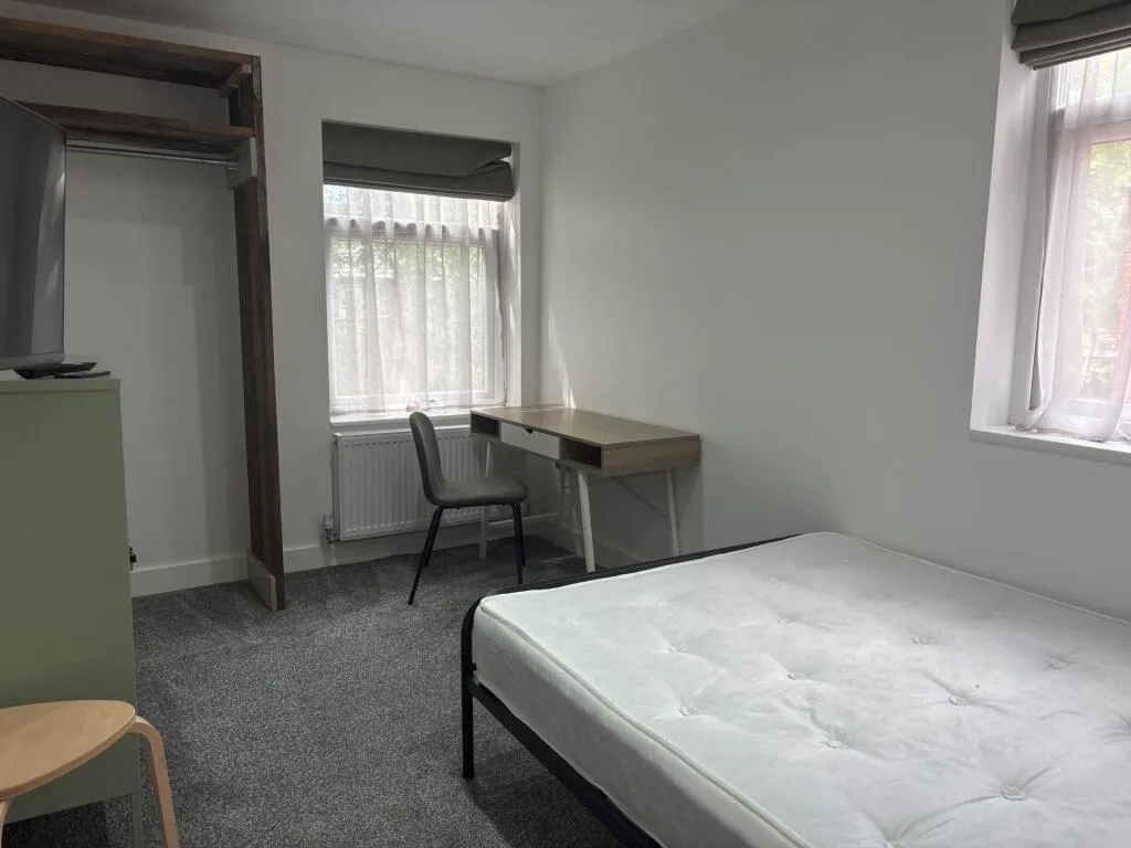 6 bedroom terraced house for rent