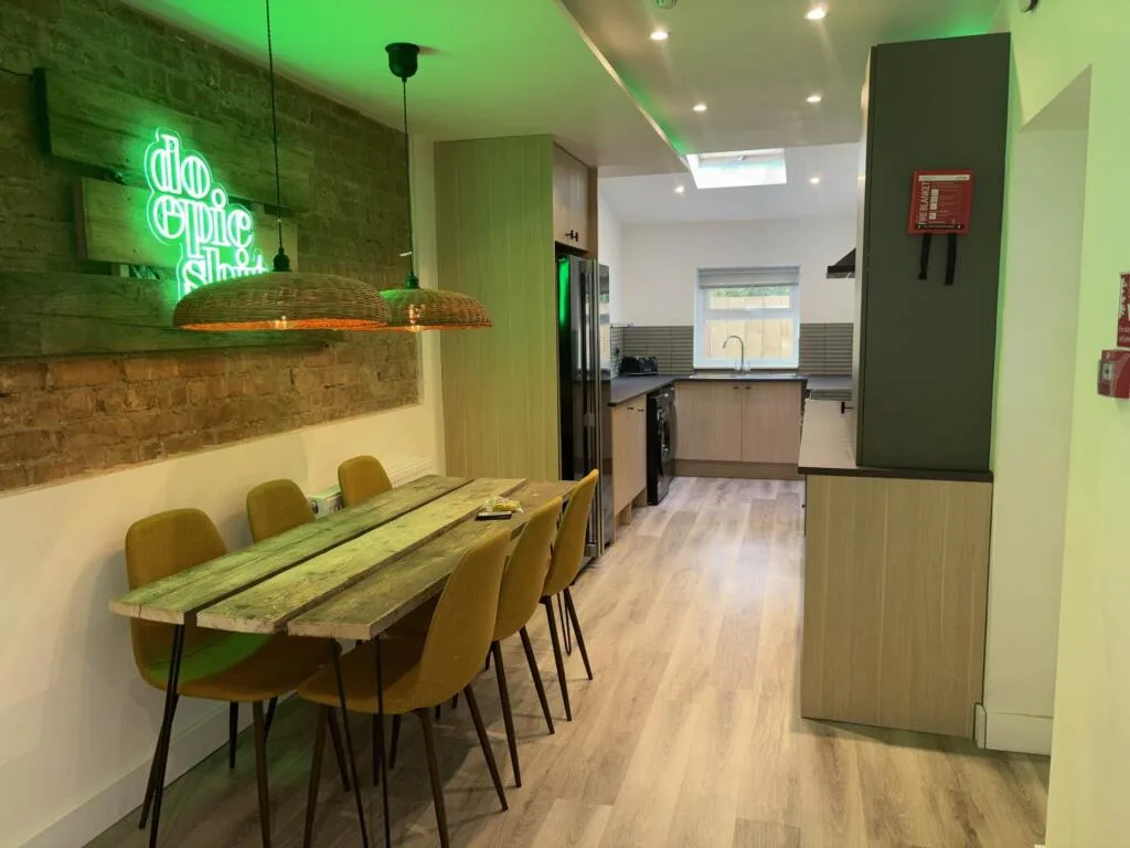 6 bedroom terraced house for rent