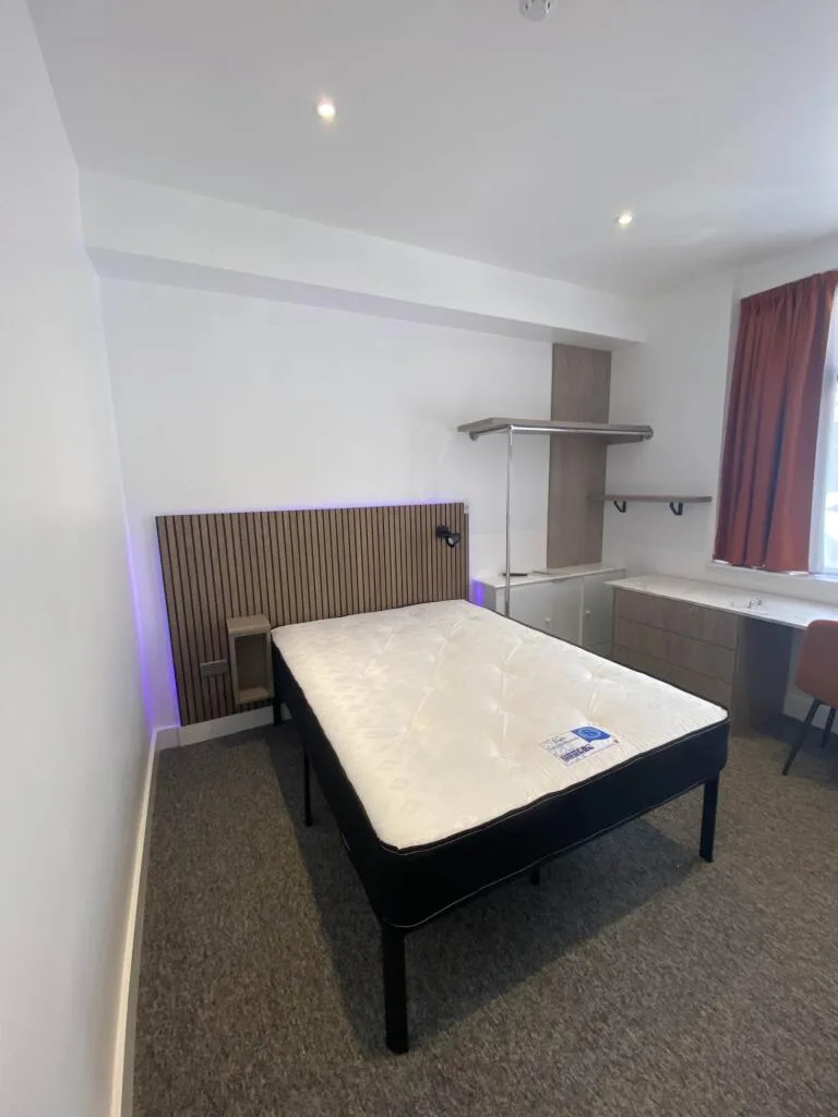 6 bedroom terraced house for rent
