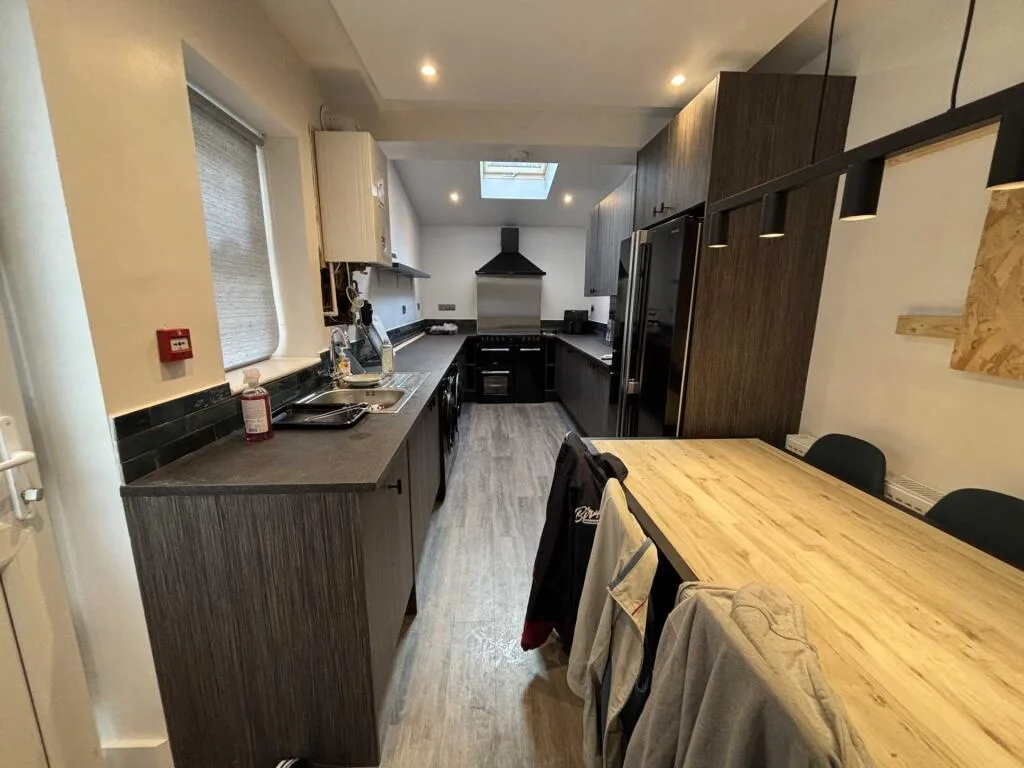 6 bedroom terraced house for rent