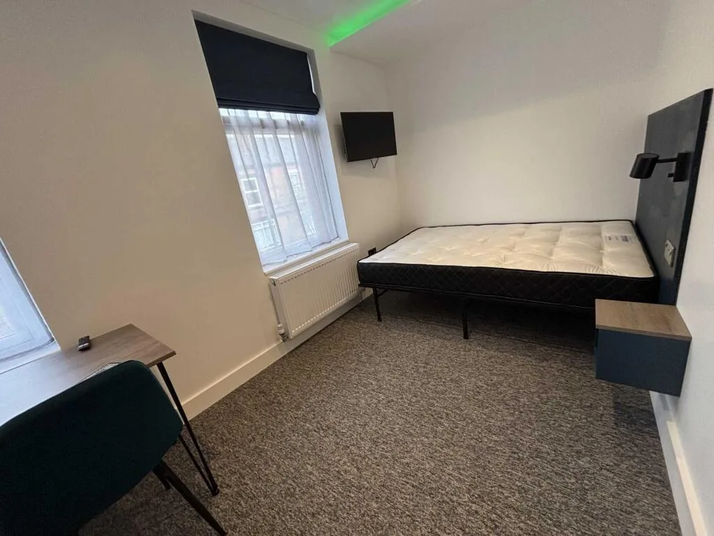 6 bedroom terraced house for rent
