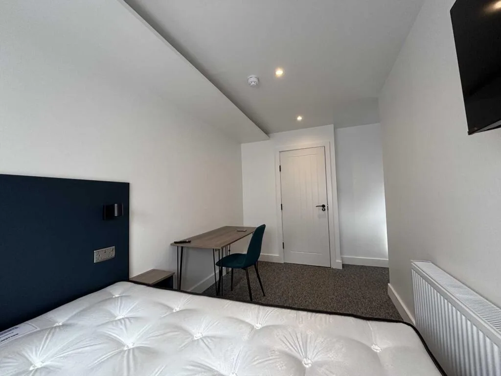 6 bedroom terraced house for rent