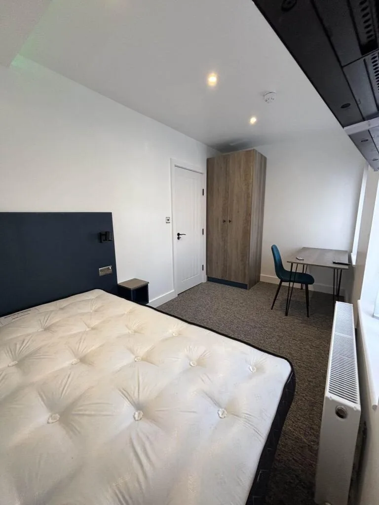 6 bedroom terraced house for rent