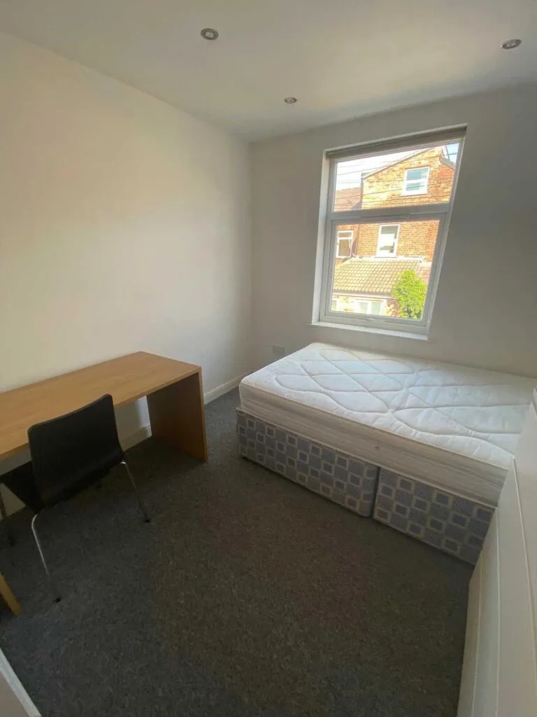 5 bedroom terraced house for rent