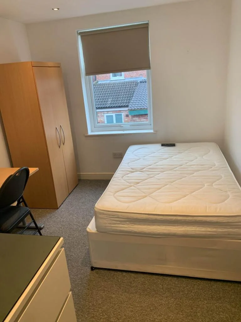 5 bedroom terraced house for rent