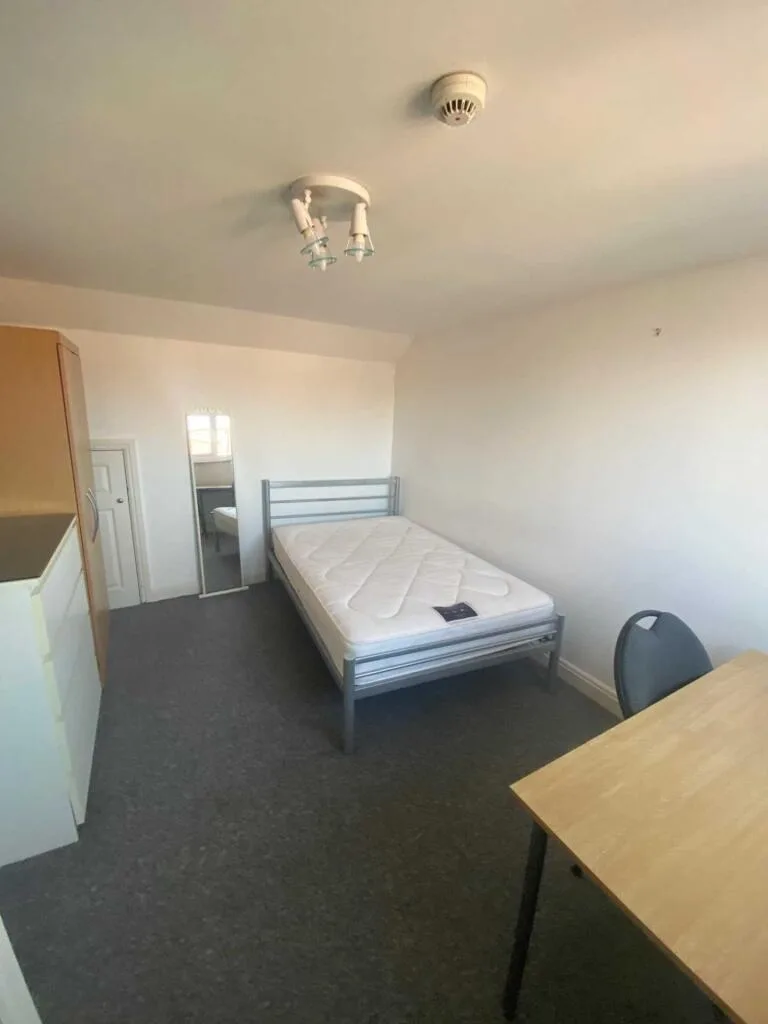 5 bedroom terraced house for rent