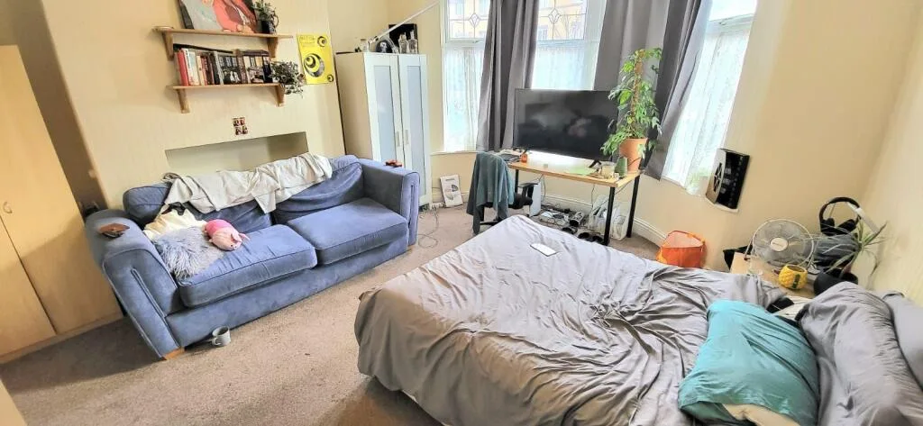 6 bedroom semi-detached house for rent