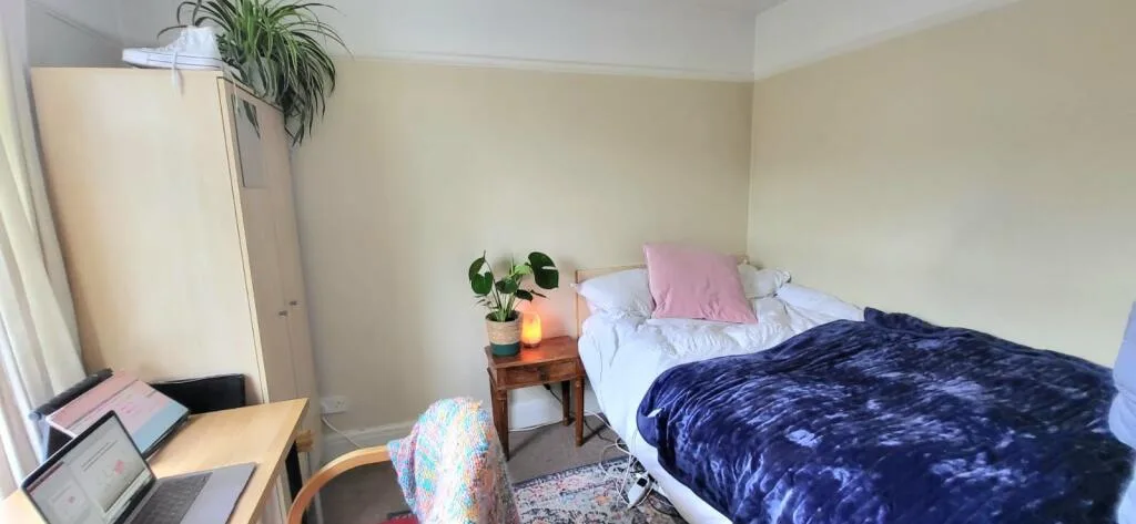 6 bedroom semi-detached house for rent
