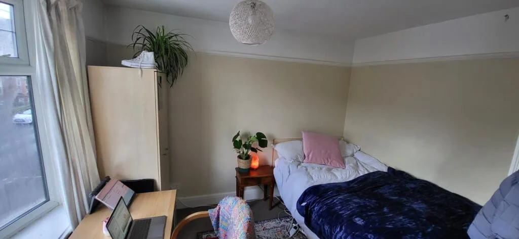 6 bedroom semi-detached house for rent