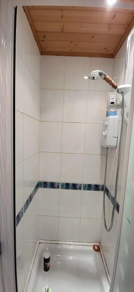 6 bedroom semi-detached house for rent