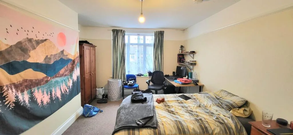 6 bedroom semi-detached house for rent