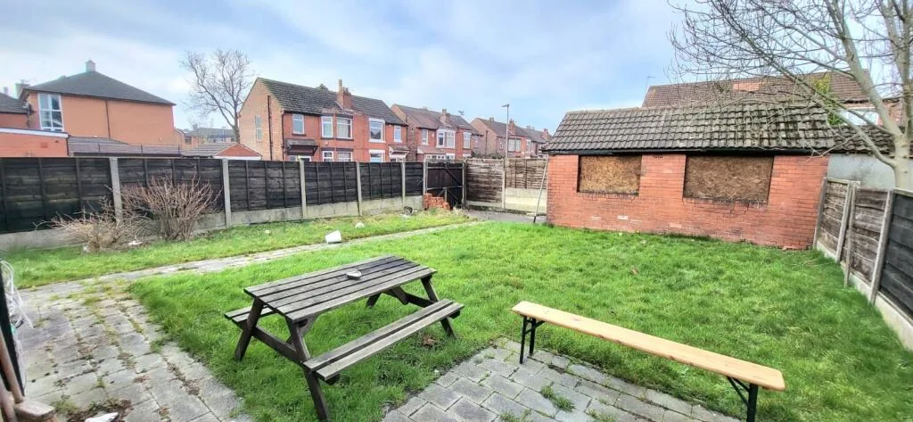 6 bedroom semi-detached house for rent