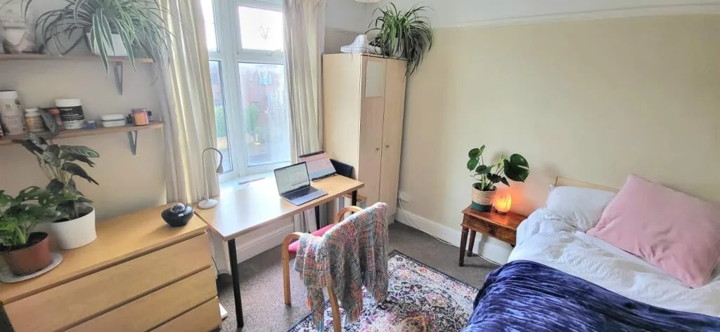 6 bedroom semi-detached house for rent