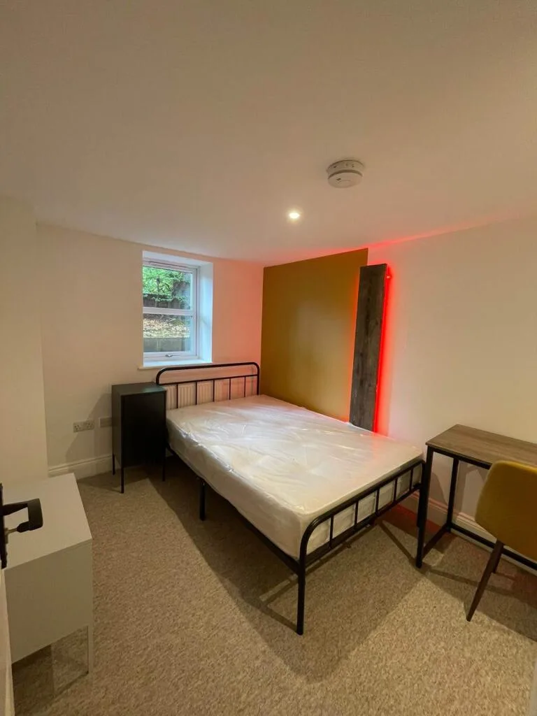 6 bedroom flat for rent