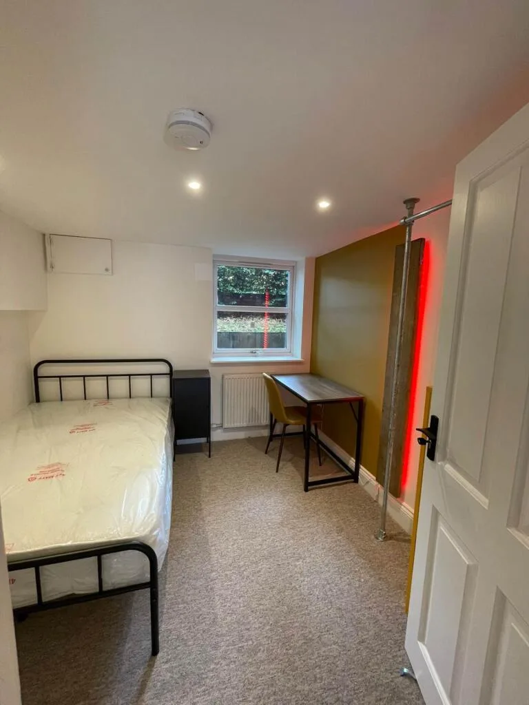6 bedroom flat for rent