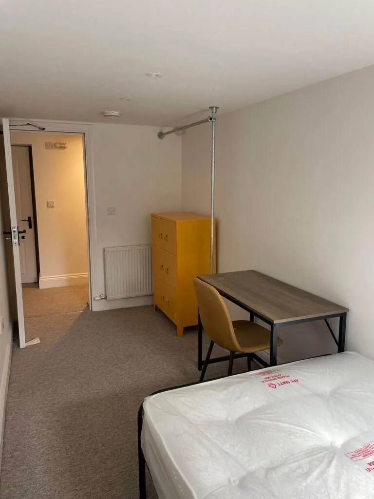 6 bedroom flat for rent