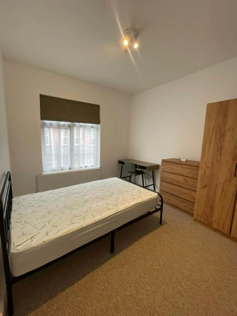 6 bedroom flat for rent