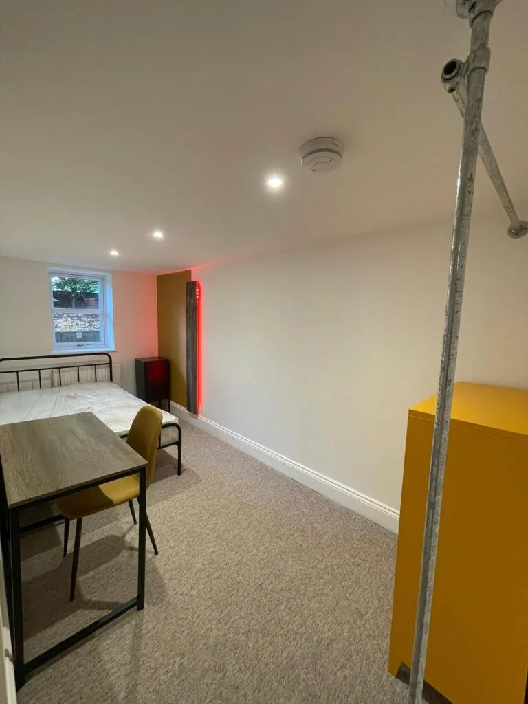 6 bedroom flat for rent