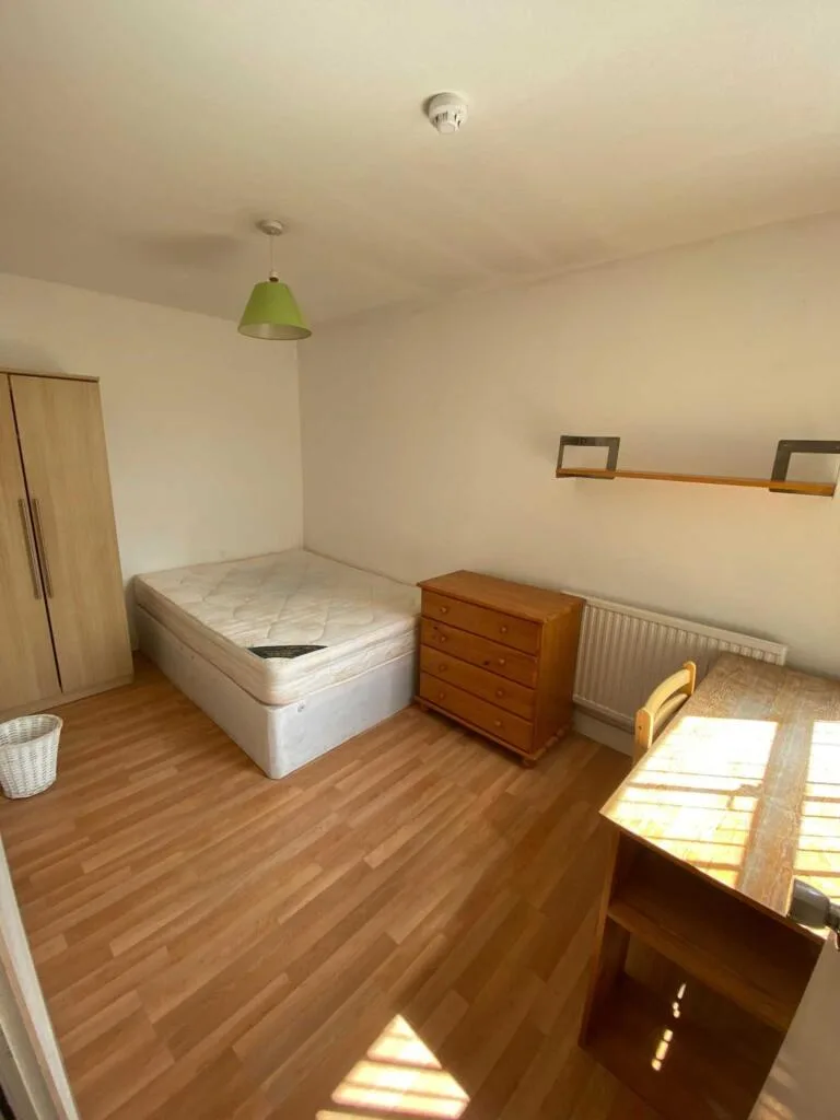 6 bedroom terraced house for rent