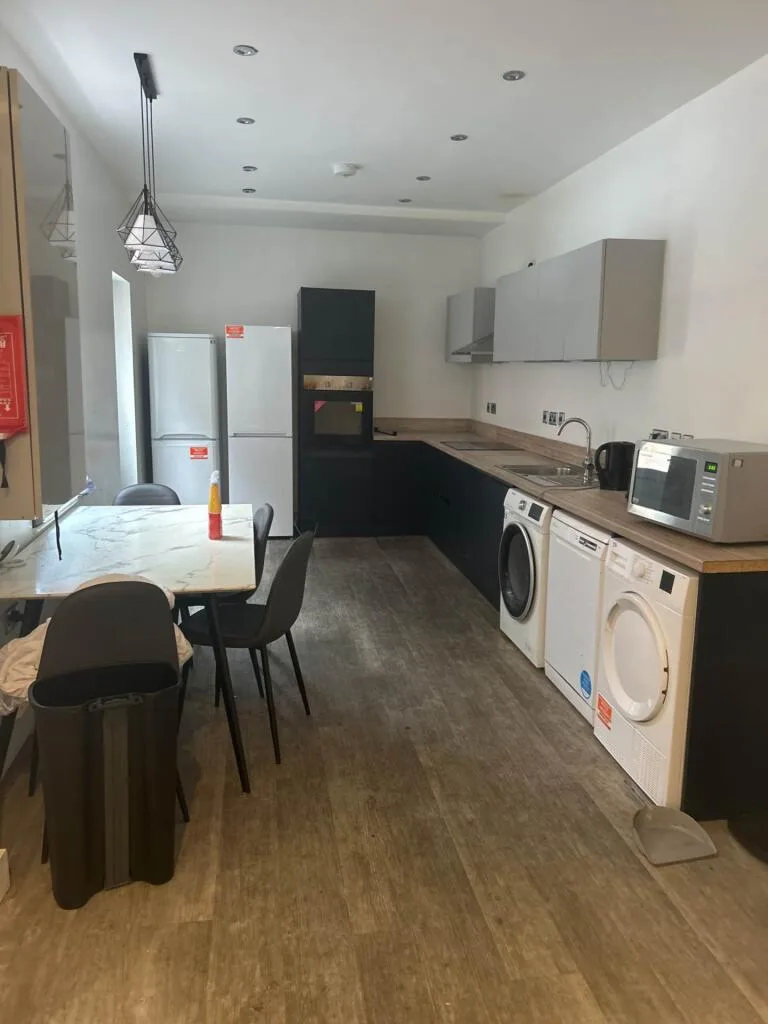 6 bedroom terraced house for rent