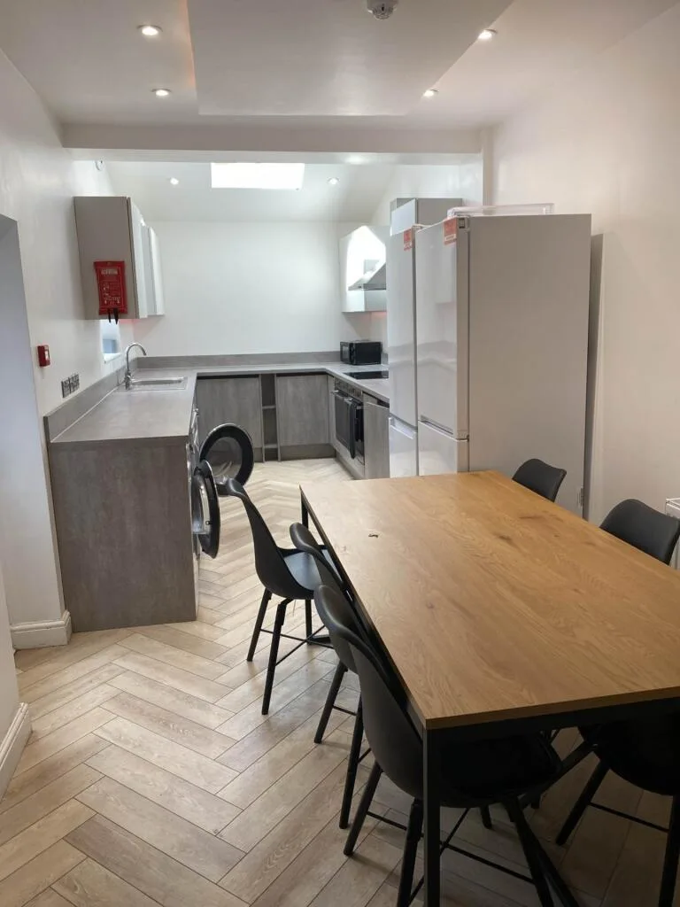 6 bedroom terraced house for rent
