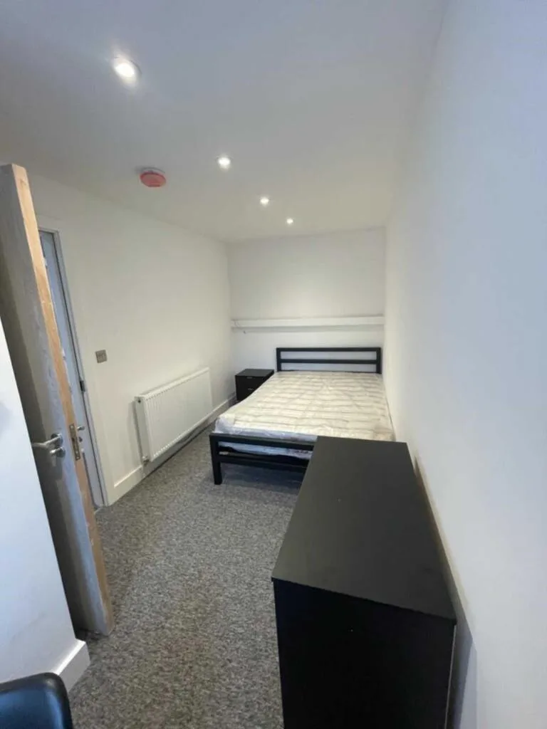 6 bedroom terraced house for rent