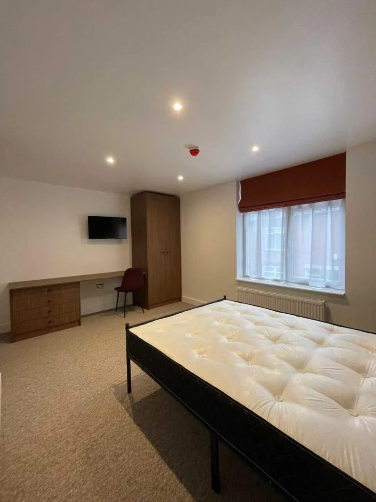 6 bedroom terraced house for rent