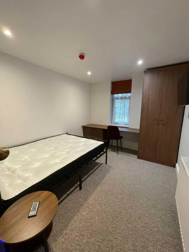 6 bedroom terraced house for rent