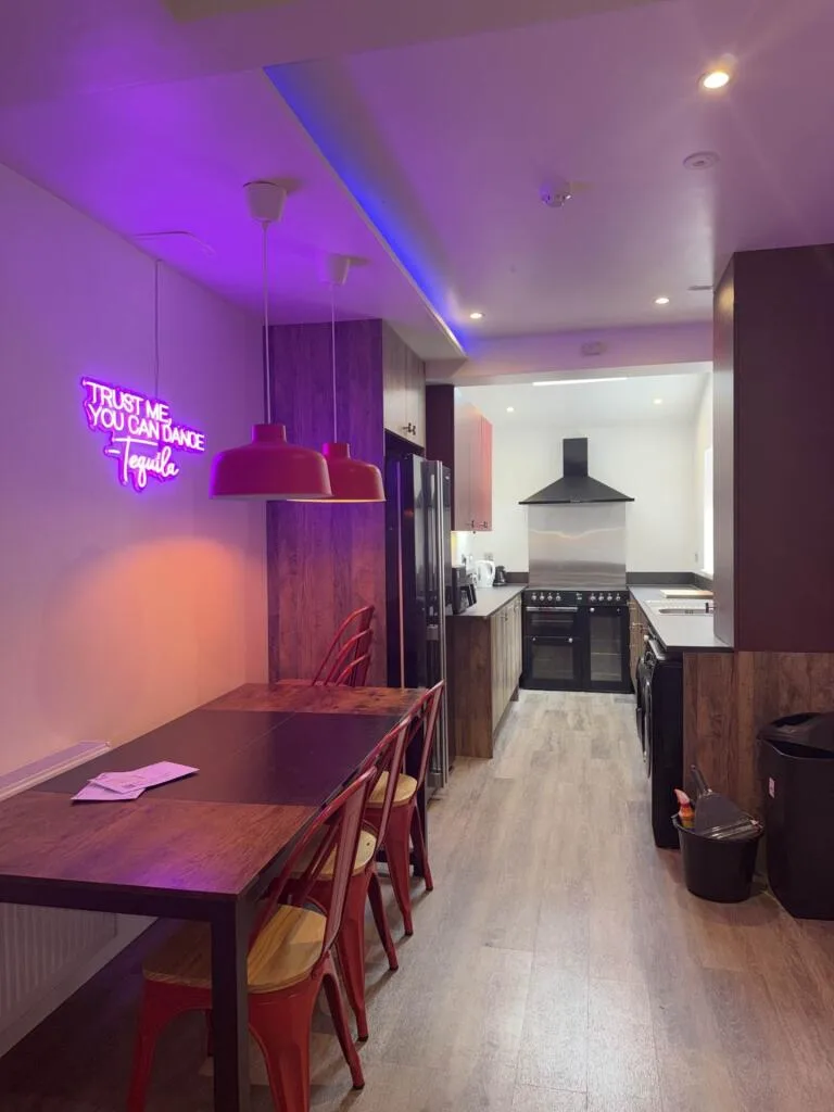 6 bedroom terraced house for rent