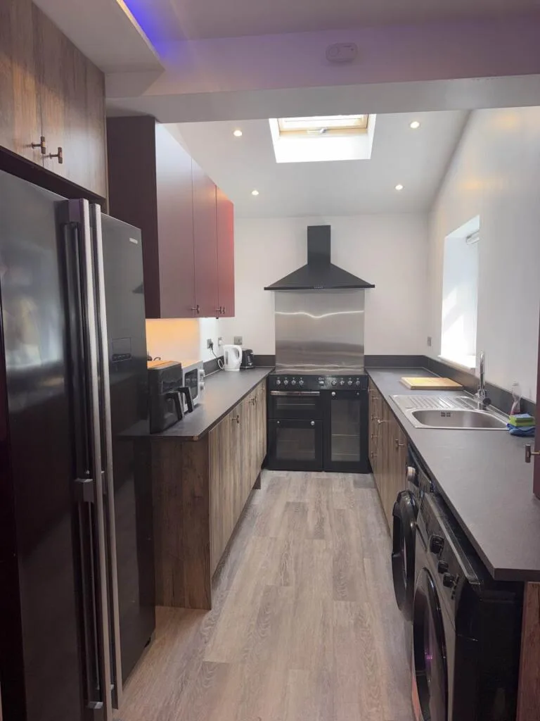 6 bedroom terraced house for rent