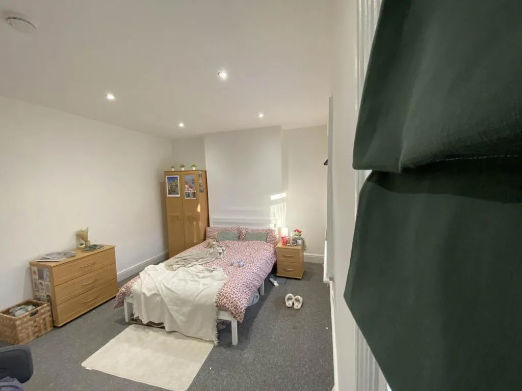 6 bedroom terraced house for rent