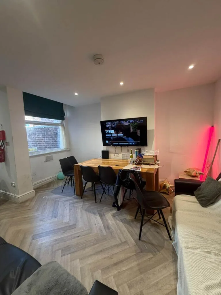 6 bedroom terraced house for rent