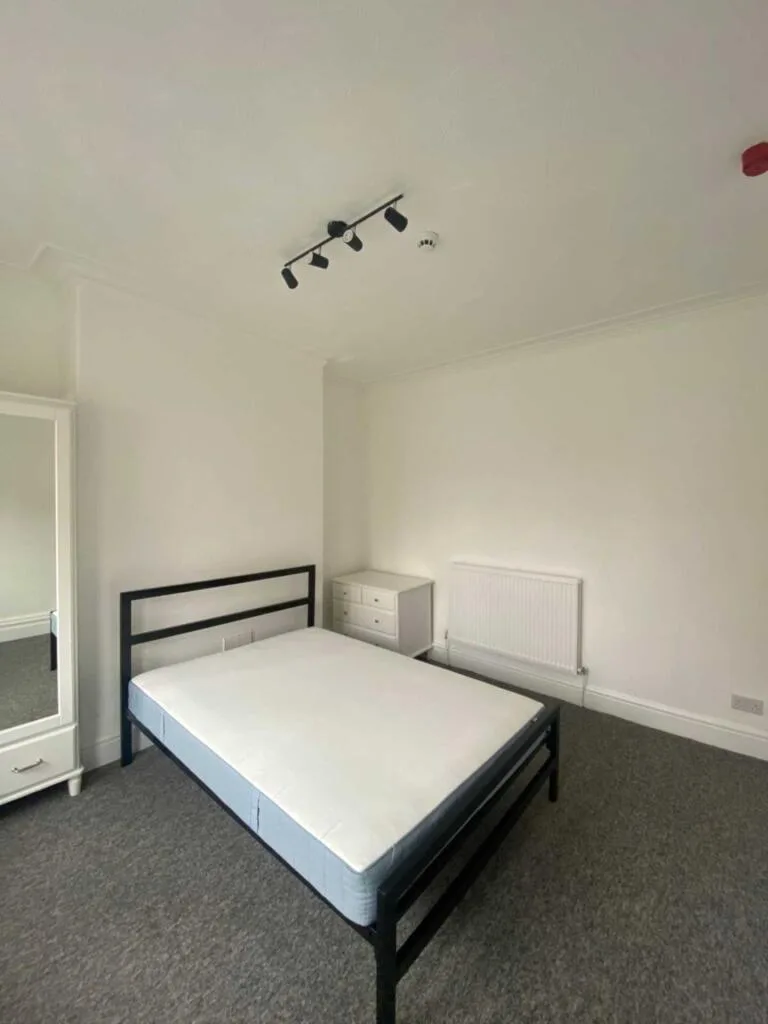 6 bedroom terraced house for rent