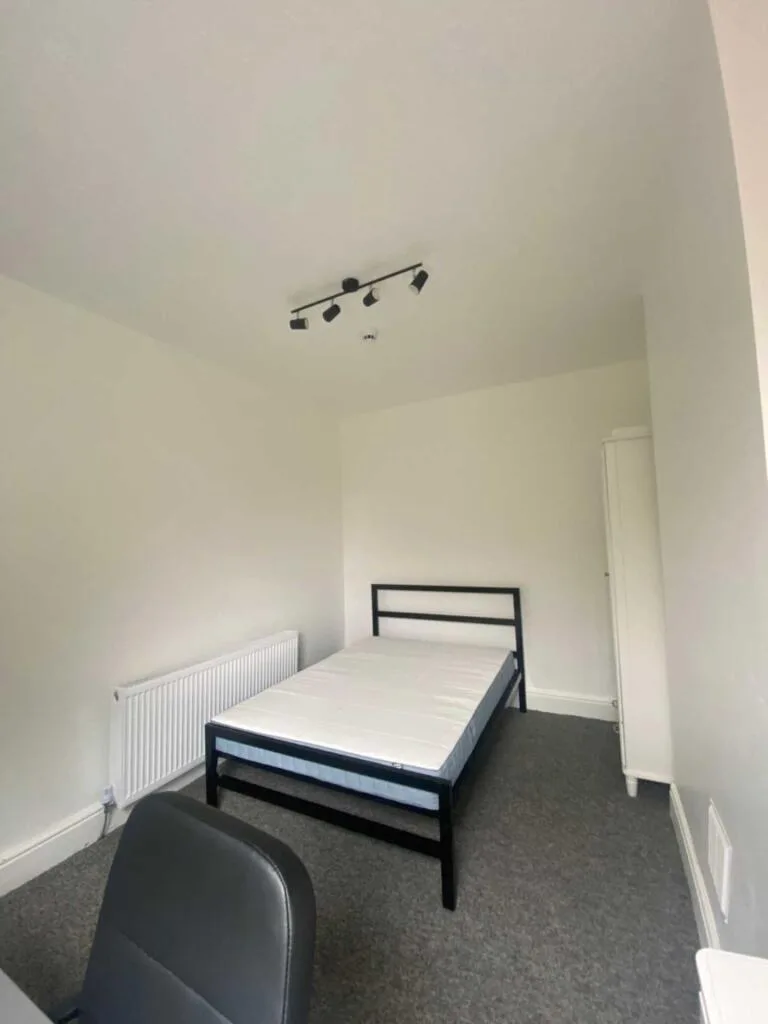 6 bedroom terraced house for rent