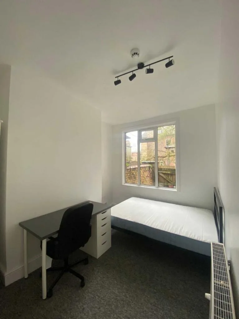 6 bedroom terraced house for rent