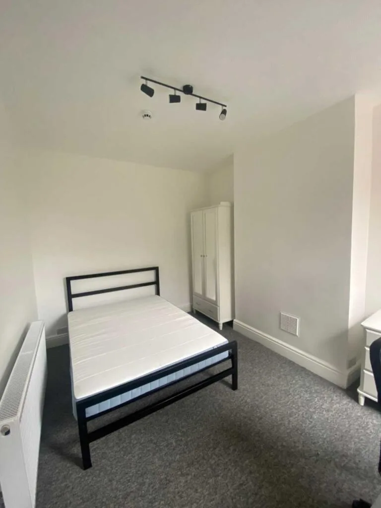 6 bedroom terraced house for rent