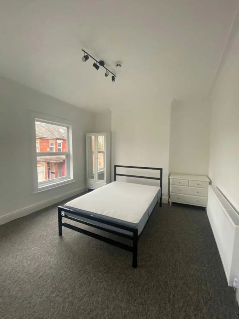 6 bedroom terraced house for rent