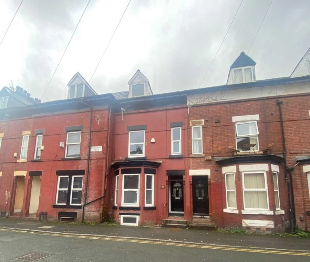 6 bedroom terraced house for rent