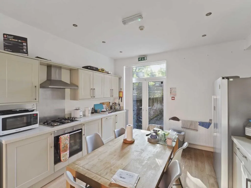 6 bedroom terraced house for rent